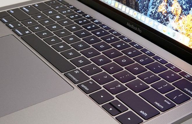 Người dùng &#34;bắt tay&#34; kiện Apple vì lỗi bàn phím MacBook - 1