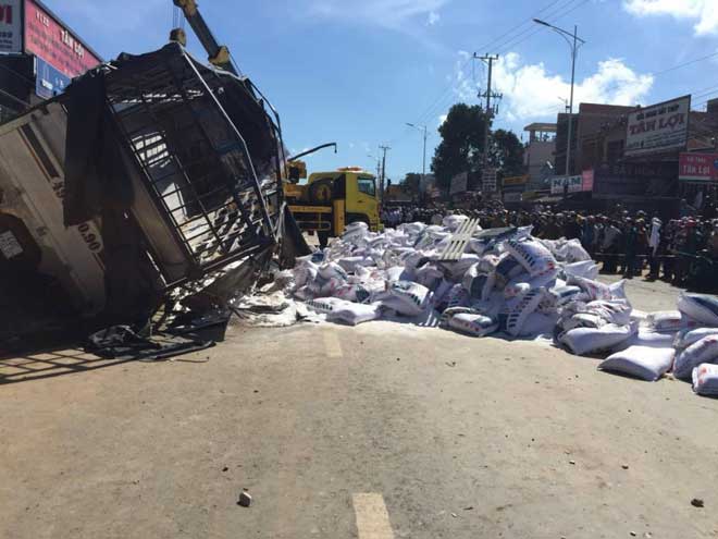 Vụ xe tải tông chết 5 người: Tình tiết bất ngờ cách hiện trường 2km - 1