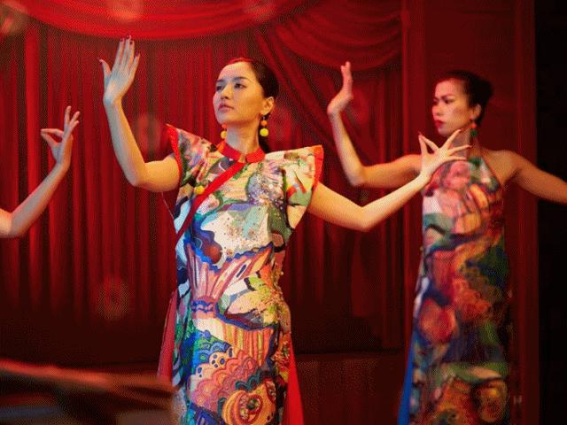 Bí quyết mặc đẹp - Bích Phương mặc nửa tỷ đồng hàng thiết kế Việt trong "Bùa Yêu"