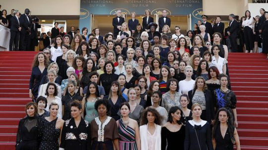 82 sao nữ biểu tình chống bất bình đẳng giới ở Cannes - 1