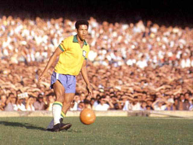Siêu "dị nhân" World Cup: Garrincha - Thiên tài chân cong, vĩ đại hơn Pele