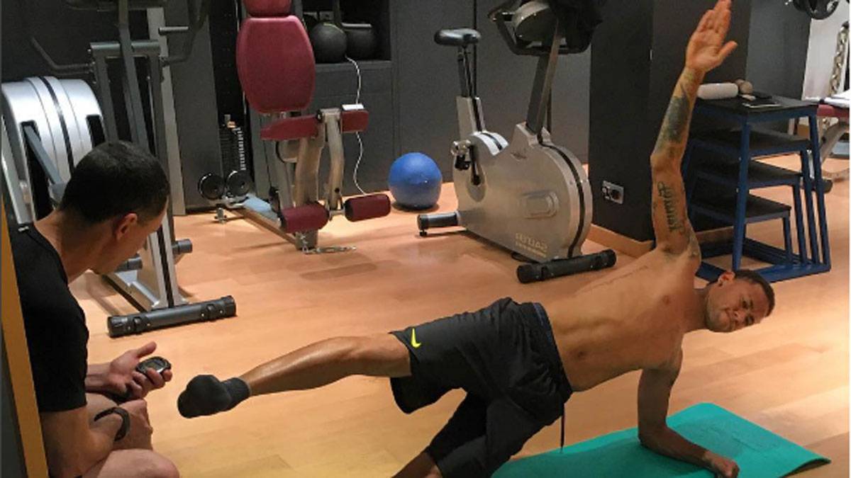 Neymar tích cực tập gym thế nào để sẵn sàng đấu World Cup? - 2