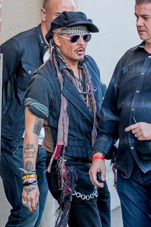 Nghệ thuật đội mũ cực chất của “cướp biển” Johnny Depp - 1
