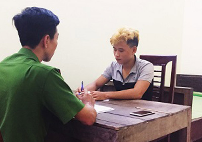 Gái trẻ bị “yêu râu xanh” kéo vào nhà hoang cưỡng hiếp, quay clip “nóng” - 1