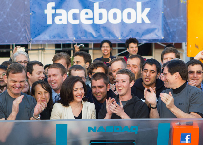 Vào ngày 18/5/2012, Facebook đã chào bán công khai với giá 5 tỷ đô la.