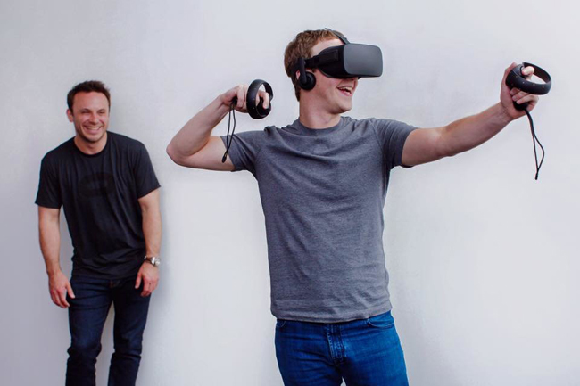 Facebook đã mua lại Oculus - công ty khởi nghiệp sản xuất tai nghe thực tế ảo với giá 2 tỷ USD vào tháng 3/2014.