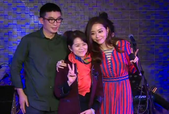 "Họa mi Trung Quốc" hẹn hò bạn chí cốt của chồng sau 1 năm kết hôn - 10