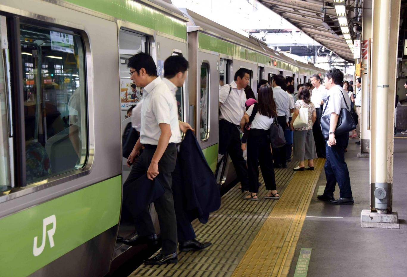 Đường sắt Nhật Bản xin lỗi vì tàu chạy sớm 25 giây - 1