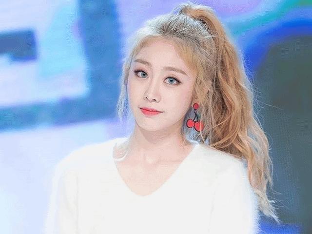 Ca nhạc - MTV - Nữ idol Kpop bất ngờ ngất xỉu trên sân khấu chỉ sau vài phút biểu diễn