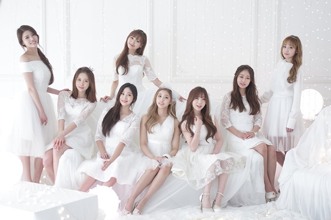 Nữ idol Kpop bất ngờ ngất xỉu trên sân khấu chỉ sau vài phút biểu diễn - 2
