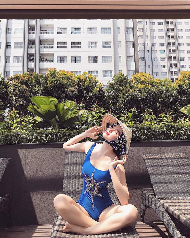 Angela Phương Trinh “chơi trội” khi diện bikini nóng bỏng, đội nón lá - 1