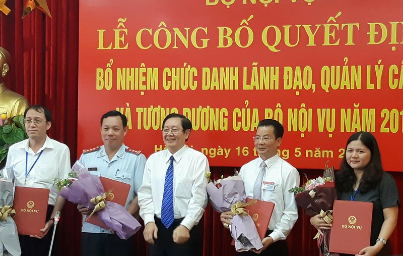 Bộ Nội vụ bổ nhiệm bốn vụ phó ngay sau khi trúng tuyển - 1