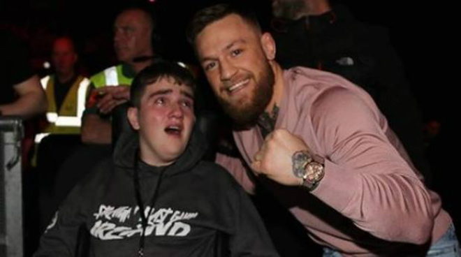 Khoảnh khắc chưa từng có: CĐV bật khóc vì “Gã giang hồ” McGregor - 2
