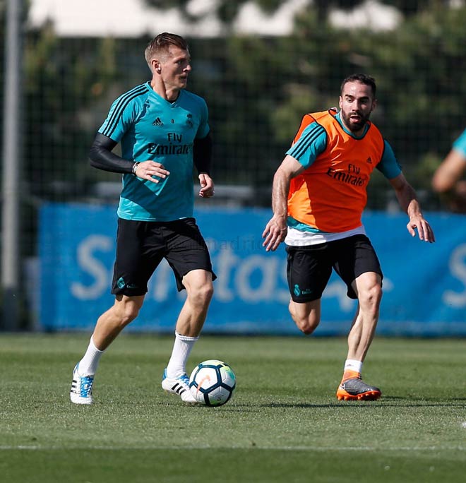 Ronaldo sung mãn trước chung kết Cúp C1: Bắn phá ầm ĩ trên sân tập - 5