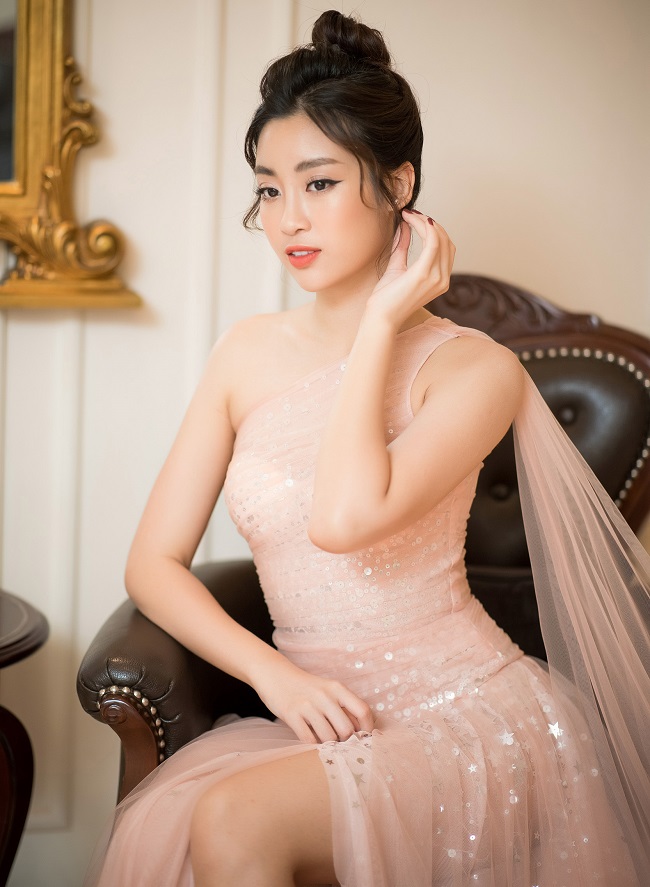Cô thường xuất hiện ở các sự kiện với hình ảnh thanh lịch, mong manh.&nbsp;