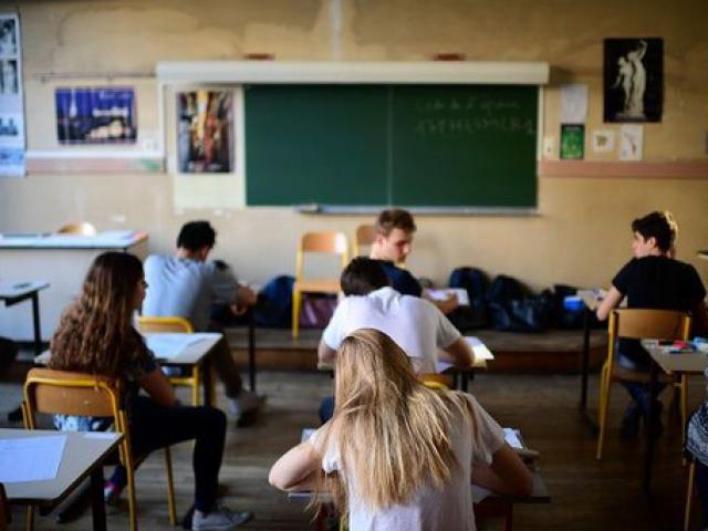 Giáo dục - du học - Trường học bắt học sinh phải cười khi đi ở hành lang