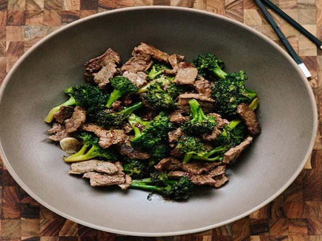 Thịt bò xào súp lơ xanh, tiên dược cải thiện chất lượng “chuyện ấy” cho nam giới