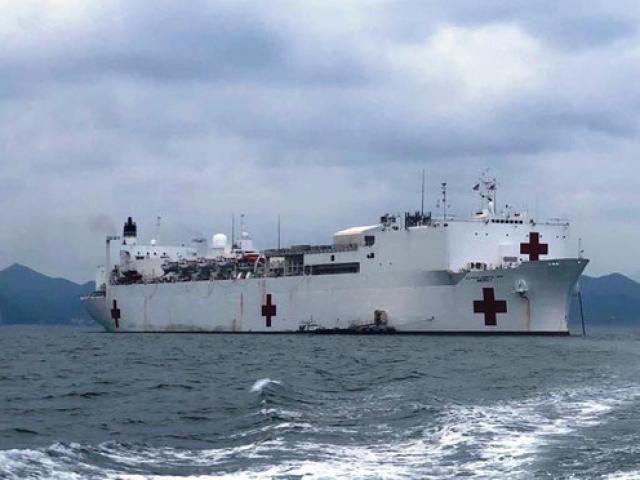 Tin tức trong ngày - Cận cảnh tàu bệnh viện Mercy lớn nhất thế giới vừa đến Nha Trang