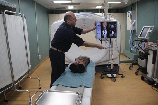 Cận cảnh tàu bệnh viện Mercy lớn nhất thế giới vừa đến Nha Trang - 10