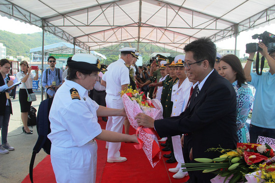 Cận cảnh tàu bệnh viện Mercy lớn nhất thế giới vừa đến Nha Trang - 3