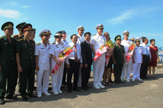 Cận cảnh tàu bệnh viện Mercy lớn nhất thế giới vừa đến Nha Trang - 4