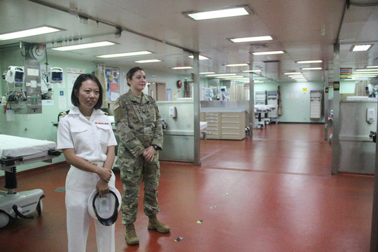 Cận cảnh tàu bệnh viện Mercy lớn nhất thế giới vừa đến Nha Trang - 5