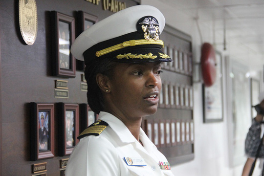 Cận cảnh tàu bệnh viện Mercy lớn nhất thế giới vừa đến Nha Trang - 6