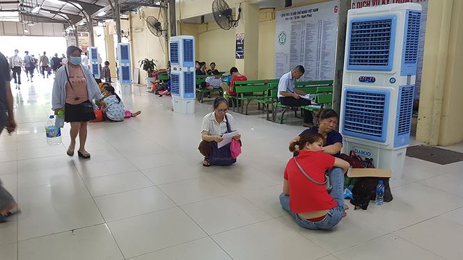 Ghé thăm những bệnh viện ở Hà Nội ngày nắng nóng như đổ lửa - 13
