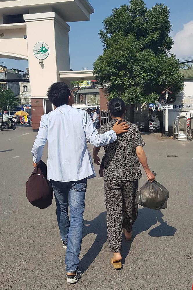 Ghé thăm những bệnh viện ở Hà Nội ngày nắng nóng như đổ lửa - 14