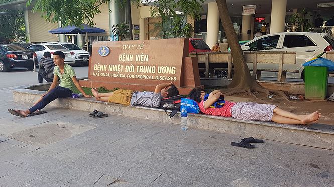 Ghé thăm những bệnh viện ở Hà Nội ngày nắng nóng như đổ lửa - 4