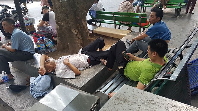 Ghé thăm những bệnh viện ở Hà Nội ngày nắng nóng như đổ lửa - 5