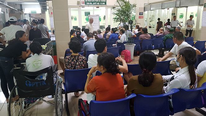 Ghé thăm những bệnh viện ở Hà Nội ngày nắng nóng như đổ lửa - 8