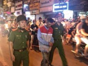 Pháp luật - Vụ chồng đâm vợ cũ: “Bố bảo mẹ cướp hết các con nên mới đâm”