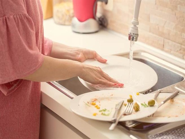 Bạn trẻ - Cuộc sống - Bạn gái không rửa bát sau khi ăn, chàng trai đòi chia tay và kết đắng