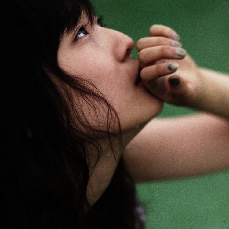 Bạn bè bị hôi nách: Bạn có dám góp ý? - 1