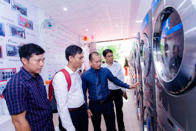 Khai trương trung tâm phân phối và bảo hành máy giặt máy sấy LG Giant C - 3