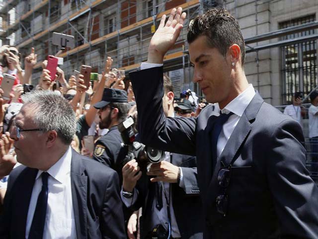 Bóng đá - Ronaldo rắc rối trốn thuế: Lo vào tù, xin Real "viện trợ" 30 triệu euro