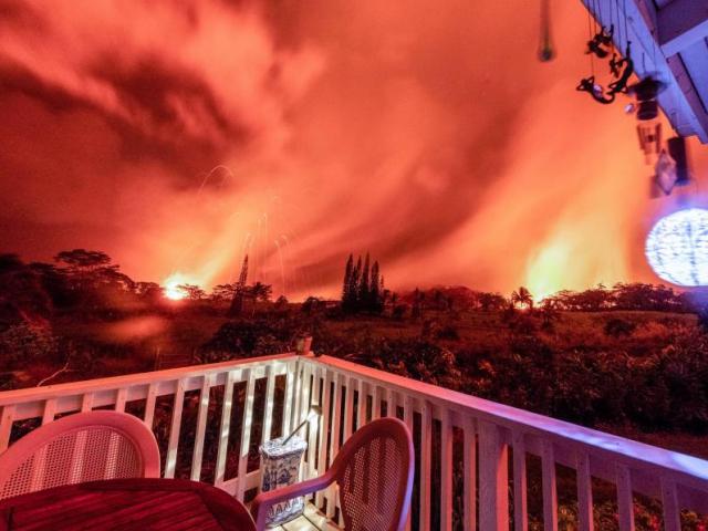 Thế giới - Kinh sợ cảnh bầu trời rực cháy như hoả ngục vì núi lửa Hawaii