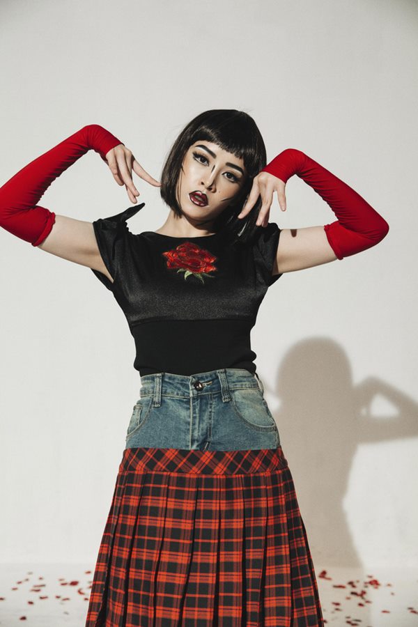 Bí mật khuôn mặt ám ảnh của Chi Pu trong "Đoá hoa hồng" - 3