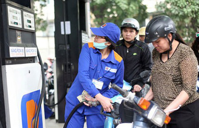 Nóng tuần qua: Giá xăng “còng lưng” cõng thuế, đất vàng cho thuê rẻ như cho - 1