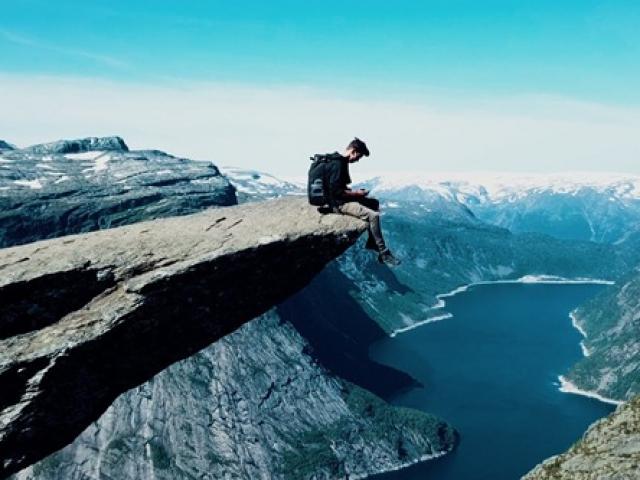 Du lịch - Những nơi chụp ảnh 'tự sướng' nguy hiểm, nhìn ảnh cũng 'toát mồ hôi