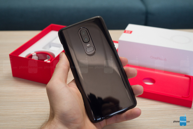 Video mở hộp OnePlus 6 đầy mê hoặc - 2