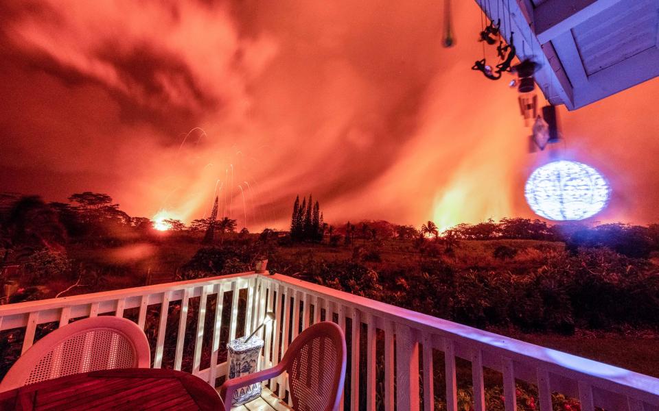 Kinh sợ cảnh bầu trời rực cháy như hoả ngục vì núi lửa Hawaii - 1