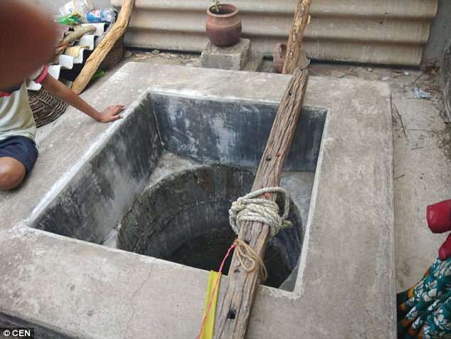 Ấn Độ: Khỉ dữ "đánh chiếm" làng, dân phải bỏ nhà ra đi - 2