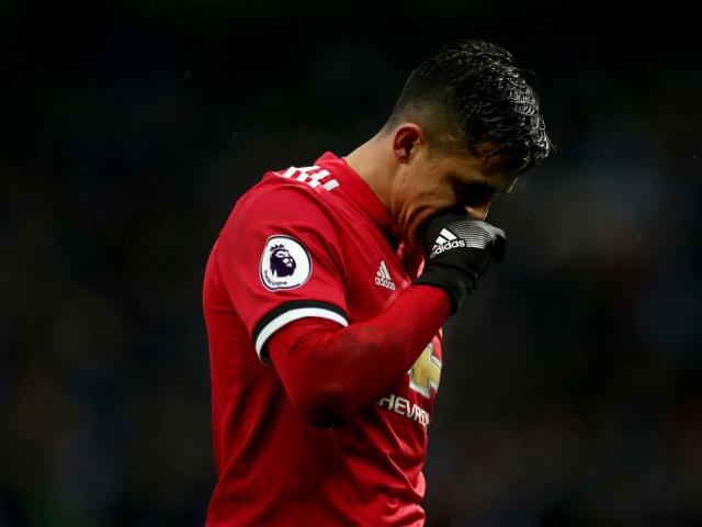 MU thua Chelsea FA Cup: Sanchez bị fan Arsenal chế giễu “rắn độc tham tiền”