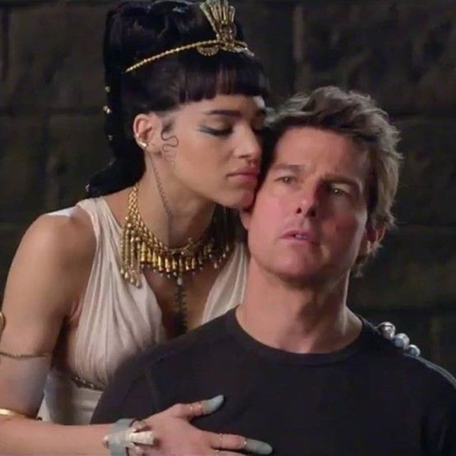 Trong The Mummy (Xác ướp Ai Cập, 2017), Sofia Boutella có nhiều cảnh tình tứ với tài tử Tom Cruise.