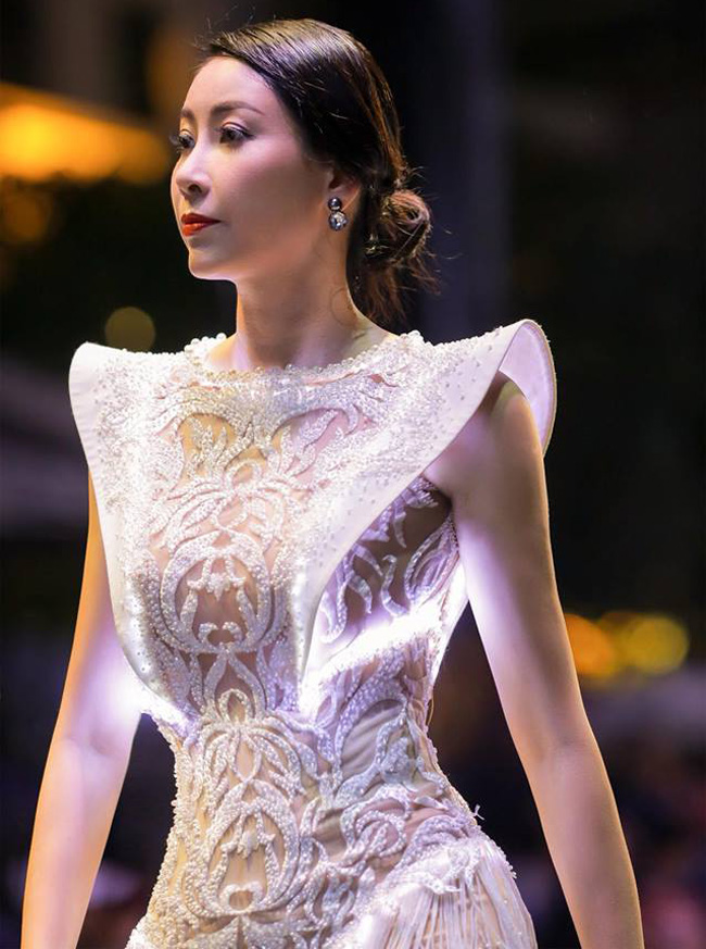 Hà Kiều Anh vẫn là khách mời trong trên nhiều sàn diễn thời trang Việt Nam. 