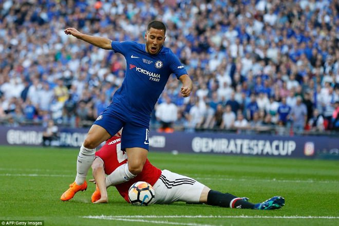 Chelsea hạ MU vô địch FA Cup: Tân vương vỡ òa, Conte ôm Mourinho ăn mừng - 1