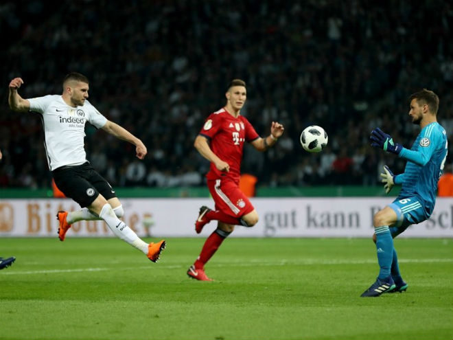 Bayern Munich - Frankfurt: Đòn đau phút 90+6, cúp vô địch vỡ tan - 1