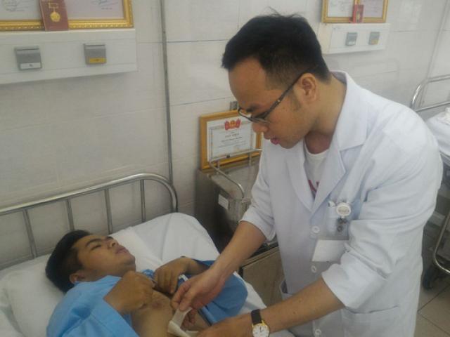 Pháp luật - 2 "hiệp sĩ" dù trọng thương vẫn tự chở nhau đến bệnh viện